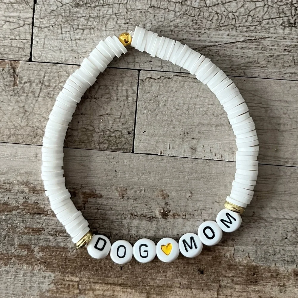 DOG MOM Heishi bead friendship bracelet new with tags NWT Mother’s Day bohemian